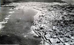 Vista inédita de la playa de Las Canteras, década de los 50