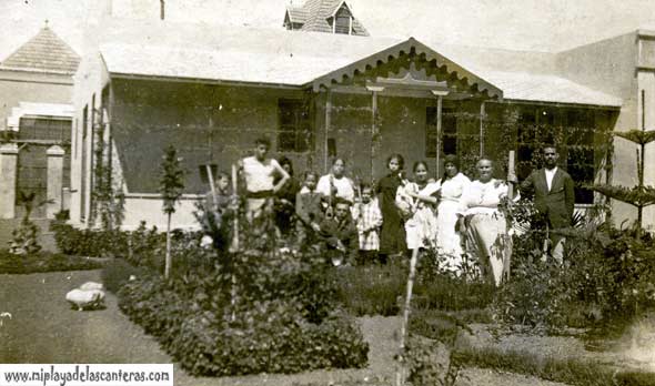 Casetas del muelle Santa Catalina en los años 20-30-colecc. Juan Báez Quevedo
