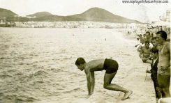 1940-Jovenes saltando del Muro Marrero-colecc. Francisco Bello