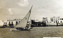 Un hispania navegando en la zona de la Puntilla-años 40- colecc. Juan Melián