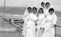 Damas de la Cruz Roja. Promoción de 1960-colecc. Familia Guitián Ayneto