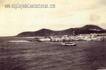 El Sensat fondeado en la bahía, años 30-40