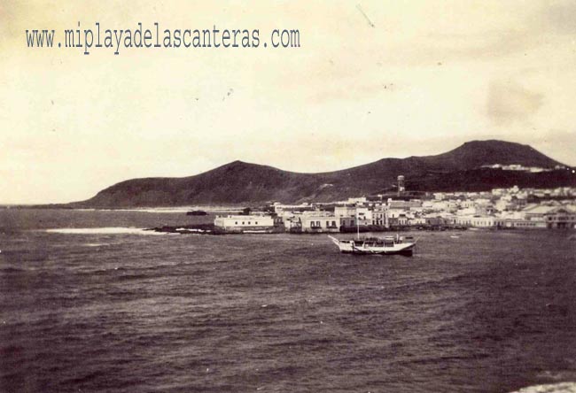 El Sensat fondeado en la bahía, años 30-40