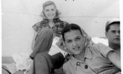 Amelia Bello con Manolo Marrero y Mª Elena Armas sobre 1950-colecc. Familia Armas