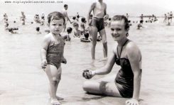 Conchi de Morales Sánchez - Mendezona y Margarita Correa Beningfield - Playa Chica, 1962-