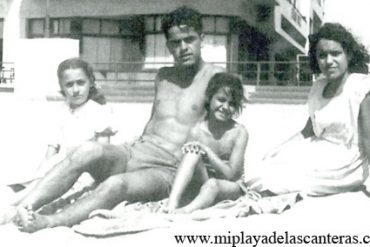 Mary Sánchez con Felo en la Playa de Las Canteras - colecc. Mary Sánchez