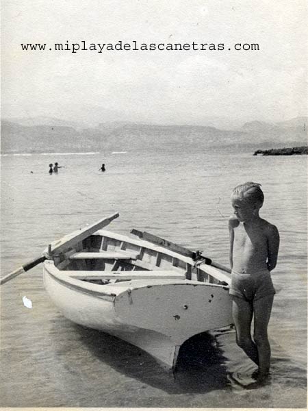Agustin Melián y su bote en La Puntilla-sobre 1950-