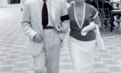 Don Francisco Lezcano con su esposa Marisol Moreno paseando por la Avenida de Las Canteras, sobre 1955.