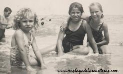 De izquierda a derecha: Margarita Correa, Teri Fuentes Naranjo y Mapi Marrero Henning, Playa Chica, 1948