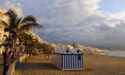 Cae la tarde en Playa Grande.