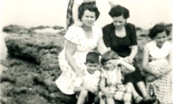 Doña Efigenia con sus hijos Antonio, Elena y Gloria Armas, con su cuñada Dora y su hija Dorita-colecc. Familia Armas.