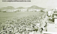 Vista de la playa de Las Canteras sobre 1970.