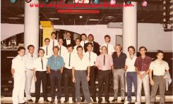 Personal y algunos clientes de la desaparecida discoteca B-52. Sobre 1988- Colecc. Enrique Ojeda.