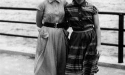 Elena Armas y Pilar Martinón en 1954