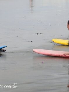 Las escuelas de surf de Las Canteras reanudan su actividad
