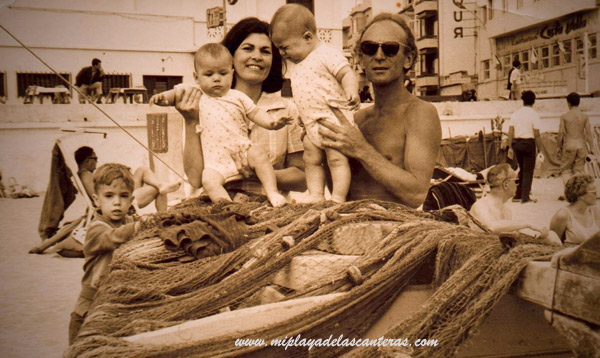 Rudolf Ackermann con su mujer y sus hijos en La Puntilla. 1964