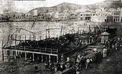1935: restos de la caseta de Galán tras el incendio