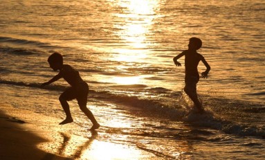 El Economista destaca a Las Canteras en el ranking de sus 10 mejores playas de España para familias con niños pequeños