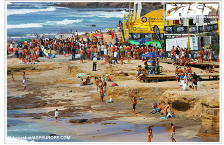 img_39733.5503356481_02 /></p>
<p>El público no fallo a la cita mundialista.</p>
<p>La caravana del ASP WQS Europea volará a Lanzarote este lunes para comenzar al día siguiente la próxima prueba del mundial en el famoso lefthander de San Juan en la costa norte de la isla. </p>
<p>FINAL </p>
<p>Calor: Daniel Ross (AUS) 16,60 pts Def. Stuart Kennedy (AUS) 16,03 pts </p>
<p>SEMIFINALES </p>
<p>Calentar 1: Daniel Ross (AUS) 16,83 pts Def. Jonathan González (CNY) 14,50 pts </p>
<p>Calentar 2: Stuart Kennedy (AUS) 16,43 pts Def. Owen Wright (AUS) 12,73 pts</p>
</div>				</div>
				</div>
				<div class=