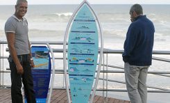 Se colocan en La Cicer los paneles sobre “El código del surfing”/El Ayuntamiento presenta la estrategia “Surf City”