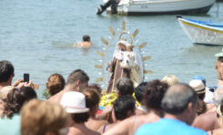 Reportaje fotográfico: La Virgen del Carmen sale de procesión por Las Canteras y la Bahía de El Confital.