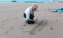 Víctor quiere dibujar un lagarto de 1.200 metros en la arena de Las Canteras