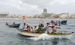 La Virgen del Carmen navegó por la Bahía de El Confital. Fotos y vídeos
