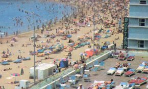 La playa de Las Canteras a mediados de los años setenta
