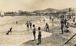 Un día de 1920 en la playa de Las Canteras