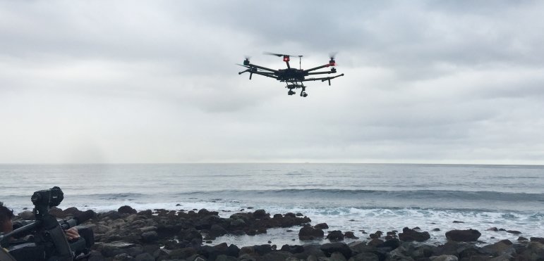 La Guardia Civil vigila con drones la bahía de El Confital