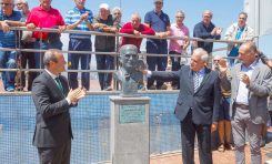 El histórico mesonero Juan Pérez ya tiene su busto en La Puntilla