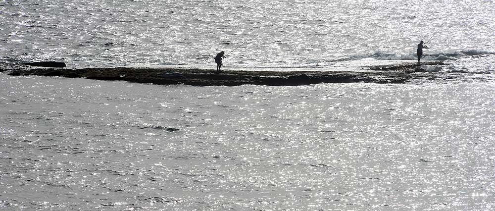 El nuevo reglamento prohibirá pescar y mariscar en la Barra