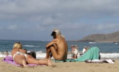 Las nuevas ordenanzas prohíben el nudismo en Las Canteras