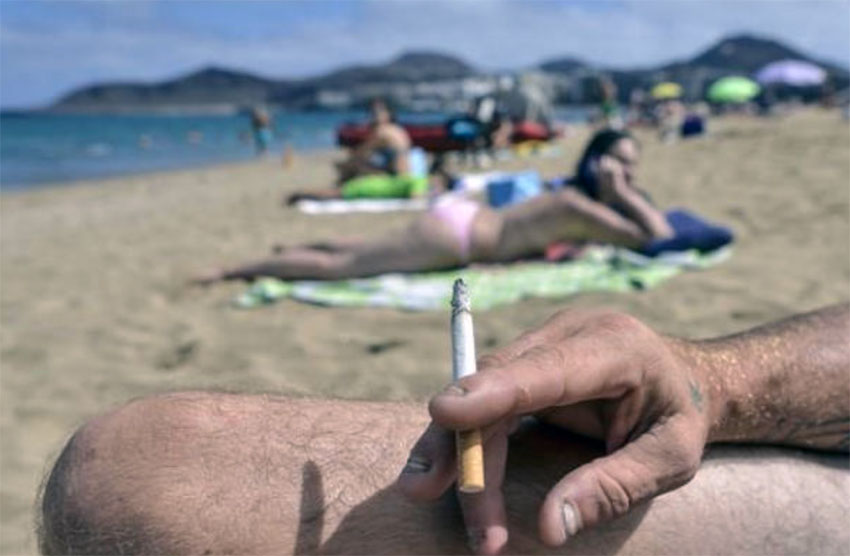 El nuevo reglamento de costas y playas, donde se incluye la prohibición de fumar en Las Canteras, no se aprobará hasta dentro de algunos meses