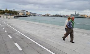 El Ayuntamiento abre al público el tramo del Frente Marítimo del Muelle de Santa Catalina situado junto a la Base Naval