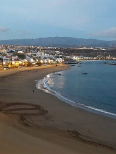 Viajes National Geographic incluye a Las Canteras entre las playas urbanas "imprescindibles" en España