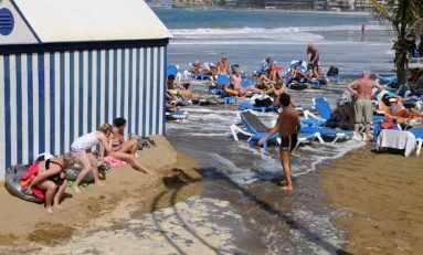 Un estudio sobre los efectos del cambio climático en Las Canteras pronostica una playa sin arena seca para el año 2100