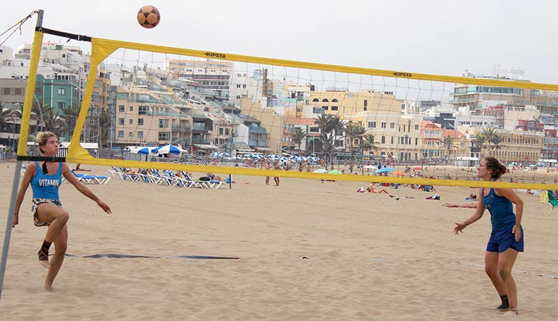 Ordenanza de playas: deporte en la arena de la playa de Las Canteras