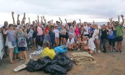 80 personas limpiaron El Confital convocados por el International Ocean Film Tour Vol. 6 y Oceans4Life Gran Canaria