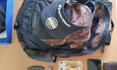 La Policía Local detiene a un hombre en Las Canteras que sustrajo una mochila con efectos por valor superior a los 7.000 euros