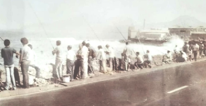 Años setenta: pescando en el muro Lloret