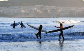 Las Canteras: playa surfera