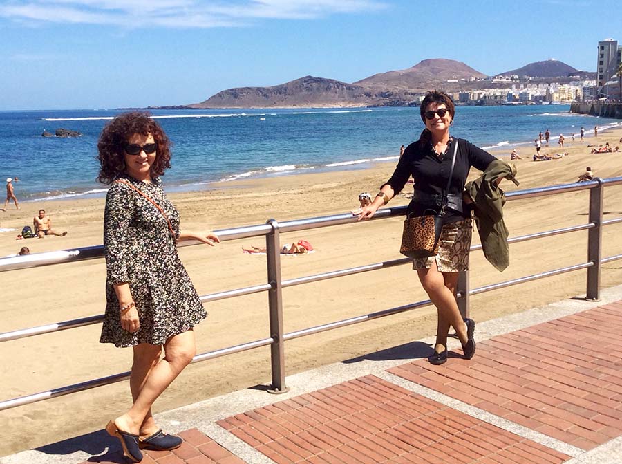 Entrevista a la escritora vasca Elisa Rueda: Las Canteras, paraíso de olas, orillas de felicidad