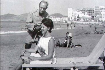 1967: sesión de peluquería en la misma playa