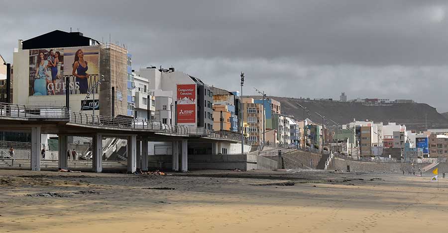 El pintor Fernando Álamo, Premio Canarias de Bellas Artes 2014, se pronuncia sobre las lonas publicitarias del paseo