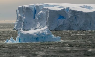 El desprendimiento de los mayores icebergs antárticos, una señal de alarma