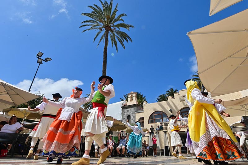 El Pueblo Canario vuelve a encontrarse con la música y los bailes folclóricos