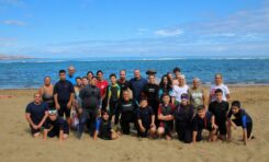 El alcalde Augusto Hidalgo y el concejal de Deportes, Aridany Romero, acudieron a la Playa Chica para apoyar las jornadas de iniciación al buceo "Bautismo de mar" para jóvenes con capacidades diferentes de la Asociación Aprodesli