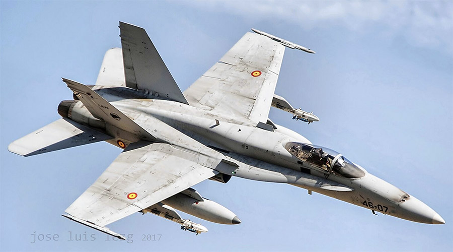 Aviones F-18 sobrevolarán este sábado el Auditorio Alfredo Kraus y Las Canteras por el día de las Fuerzas Armadas