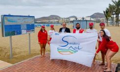 La Bandera Sendero Azul 2022 suma una nueva certificación de calidad en la playa de Las Canteras